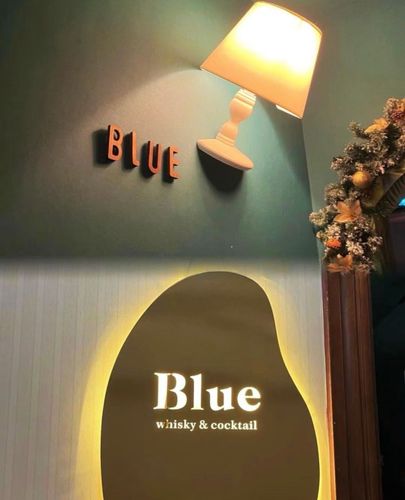 Blue Whiskey & Cocktail